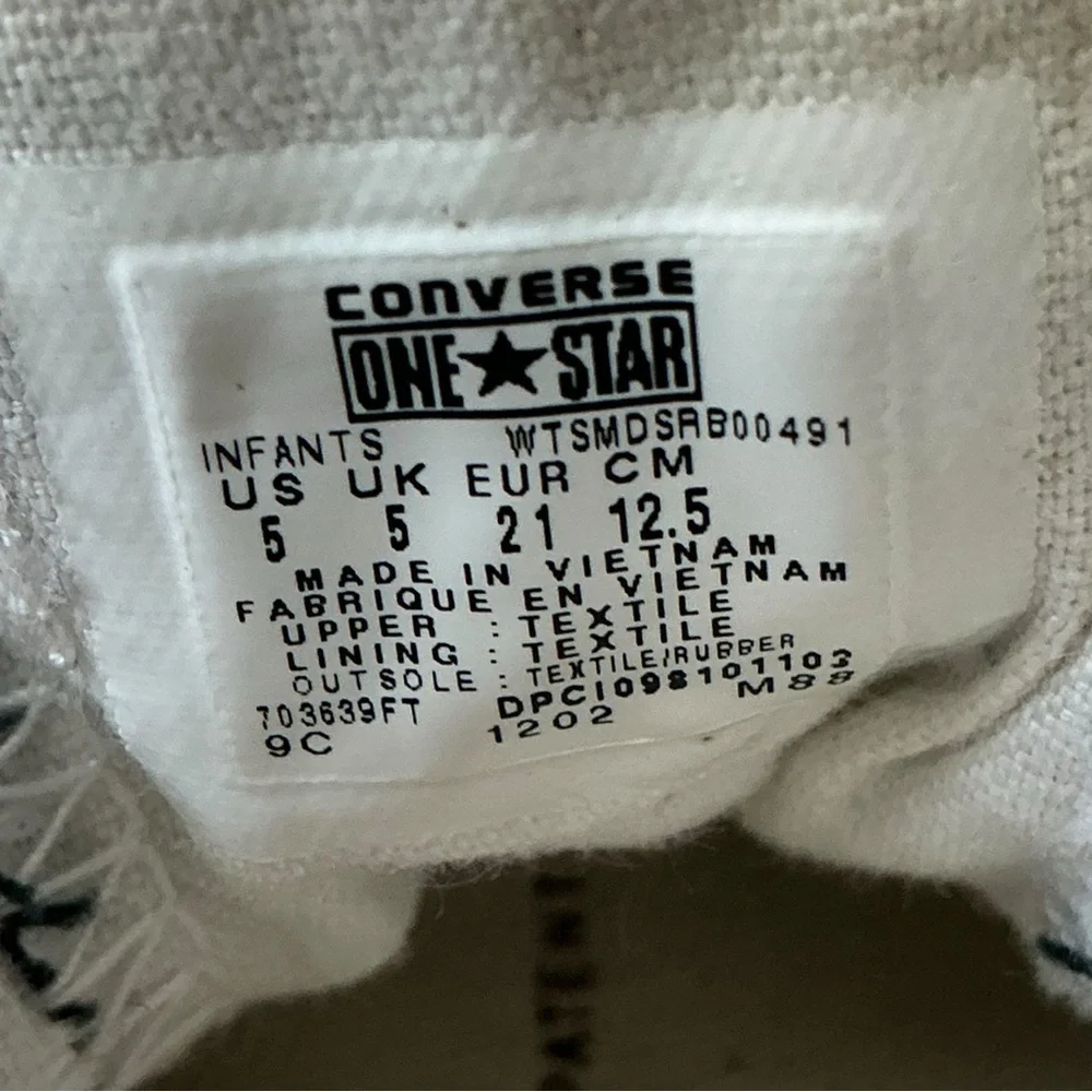 Converse Kids Black and White Star Sneakers Infants Size 5